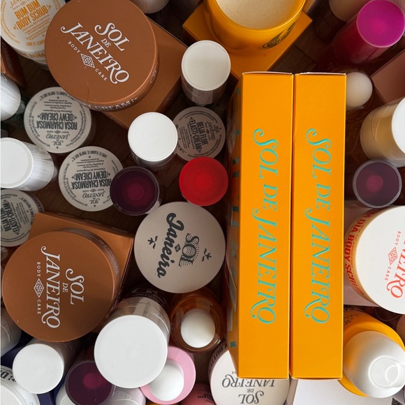 ✨ SOL DE JANEIRO MYSTERY BOX — Scents, Creams, Mists & More! 2X MSRP VALUE - Picture 3 of 14